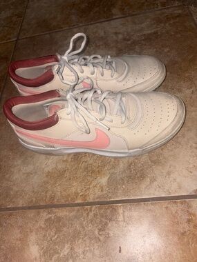 Nike Low-Top Sneakers in Cream with Pink Swoosh and Rose Collar